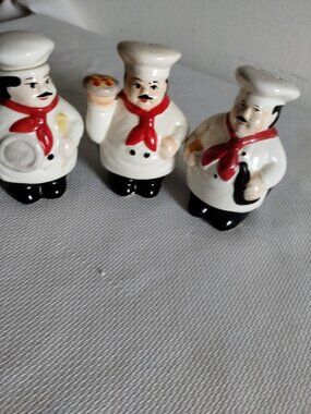 Vintage chief salt pepper vinaigar/oil set (3)